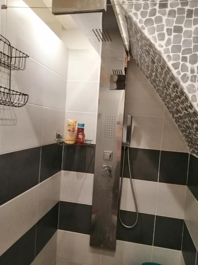 مبيت وإفطار Ferolles Jacuzzi Massage Sur Rdv,Duo,Reiki,Californien, Reflexologie Plantaire, Et Bouteille Mousseux Offerte المظهر الخارجي الصورة
